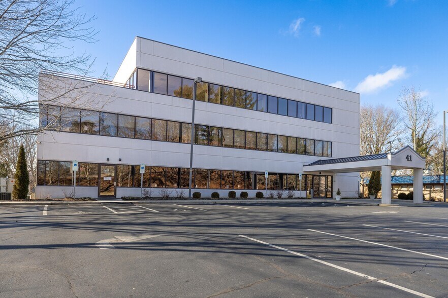 More Photos Of 41 Oakland Rd, Asheville Medical For Sale