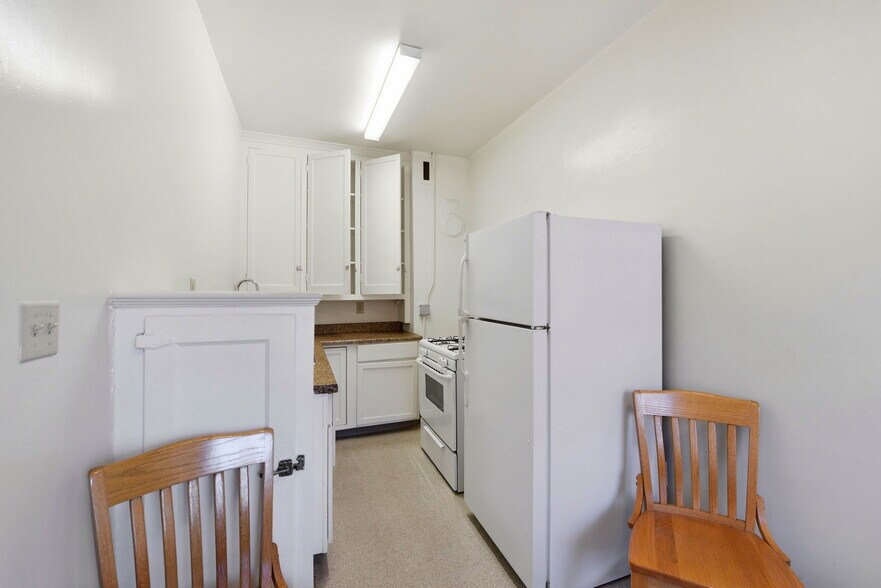 More Photos Of 2466 Virginia St, Berkeley Dormitory For Sale