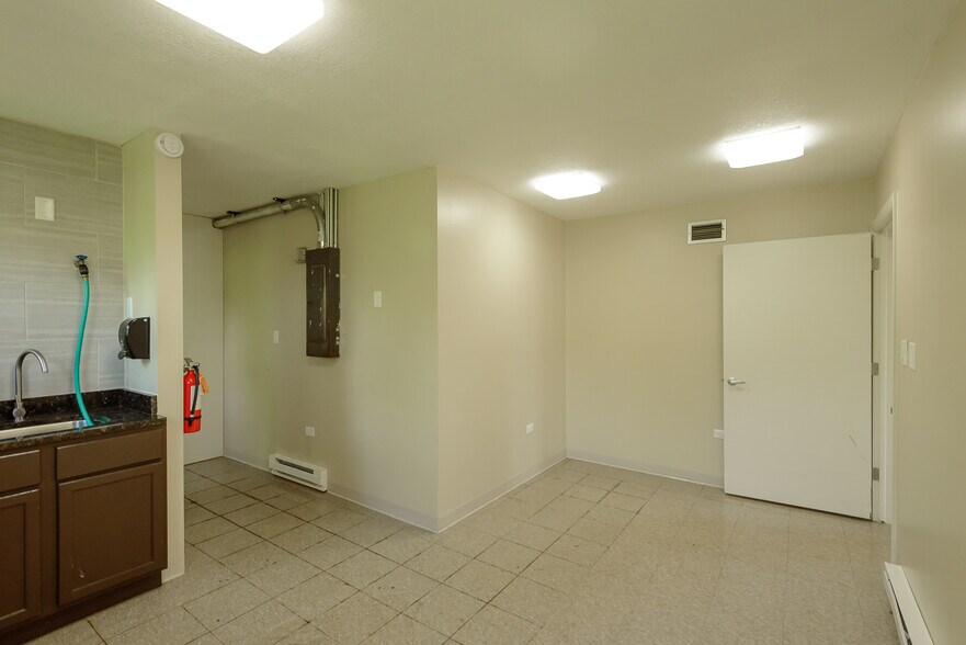 More Photos Of 6250 Jackson Rd, Ann Arbor Freestanding For Lease