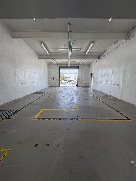 More Photos Of 202-220 Vanderpool St, Newark Warehouse For Lease