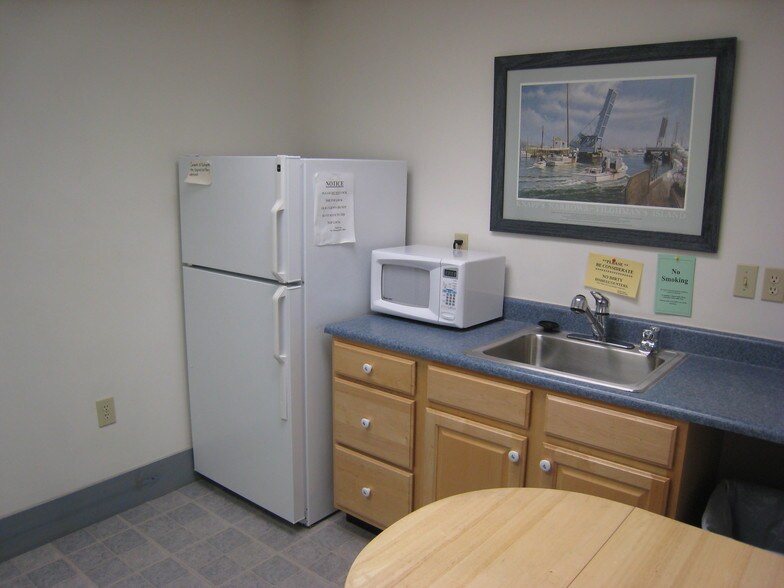 More Photos Of 4514-4522 Beech Rd, Temple Hills Flex For Lease