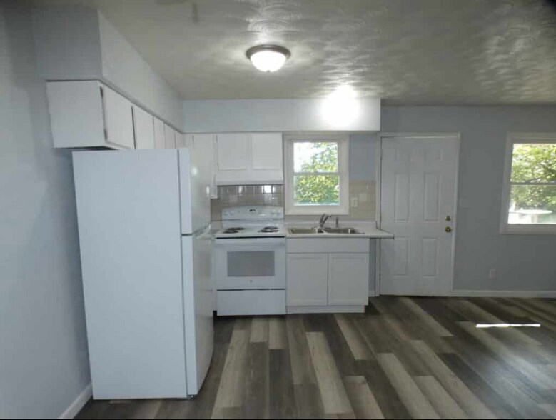 More Photos Of 105 S Washington St, Sparta Apartments For Sale