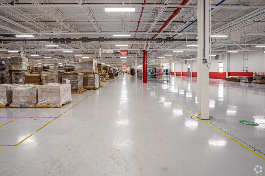 More Photos Of 1001 Industrial Park Dr, Clinton Manufacturing For Lease