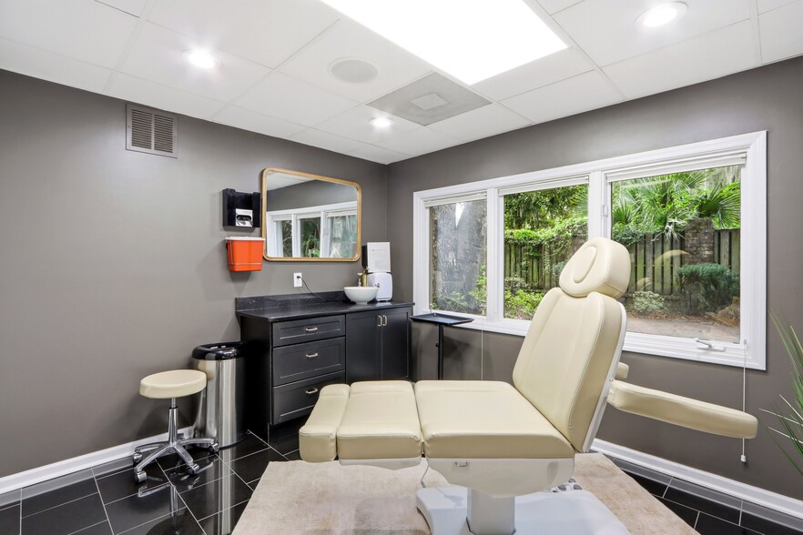 More Photos Of 11550 Abercorn St, Savannah Medical For Sale