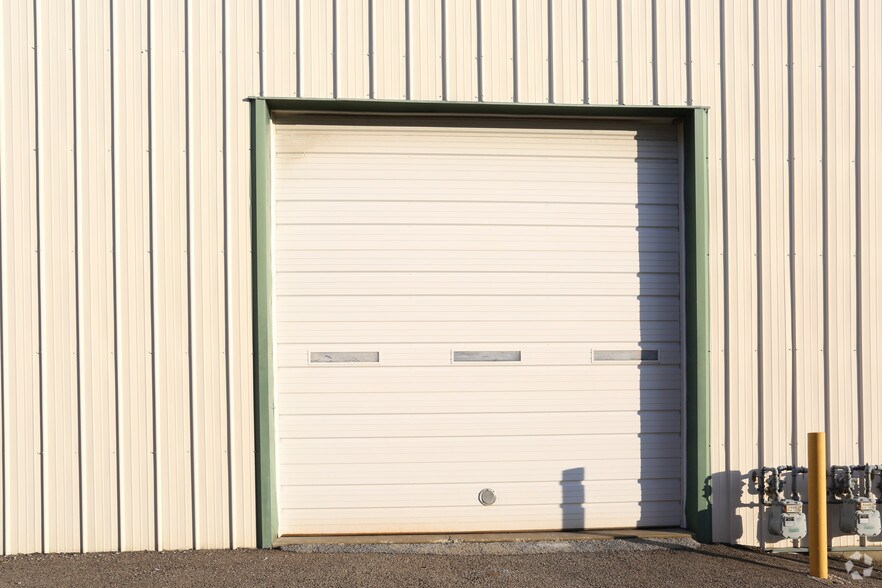 More Photos Of 6244 Old Lagrange Rd, Crestwood Warehouse For Lease