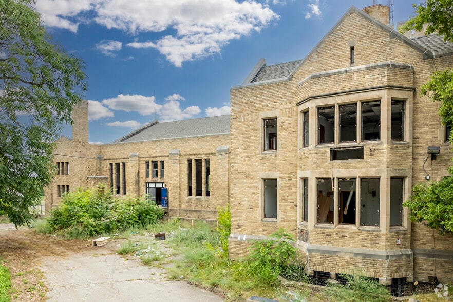 More Photos Of 1101 Chavez Dr, Flint Specialty For Lease