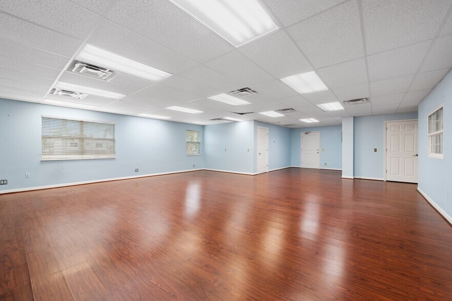 More Photos Of 255 Commercial Blvd, Lauderdale By The Sea Storefront Retail Office For Lease