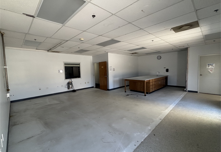 More Photos Of 100 Industrial Rd, Red Springs Manufacturing For Lease