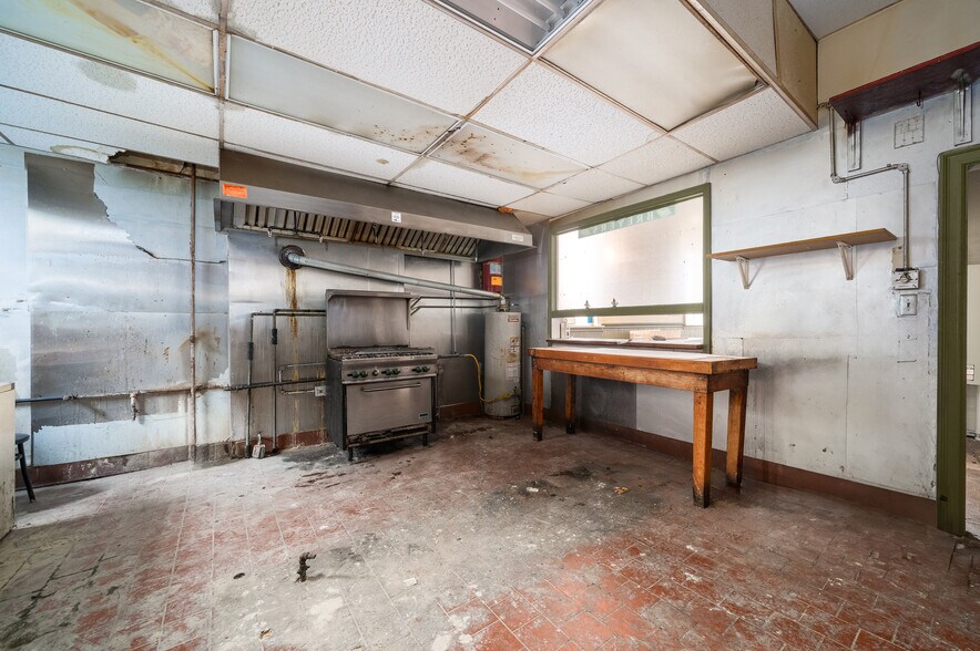 More Photos Of 746 Park Ave, Hoboken Storefront Retail Residential For Lease