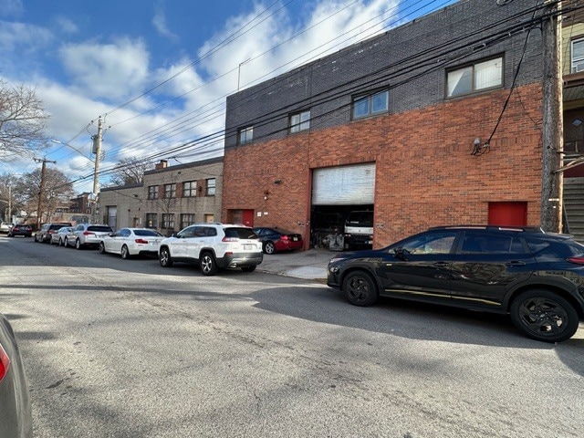 Primary Photo Of 4418 Bronx Blvd, Bronx Warehouse For Lease