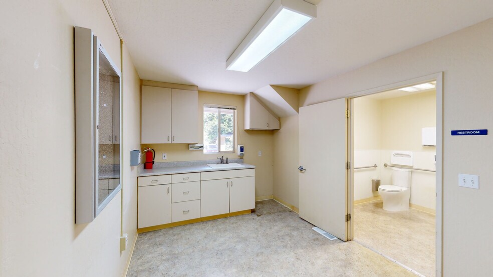 More Photos Of 13350 Big Basin Way, Boulder Creek Medical For Lease