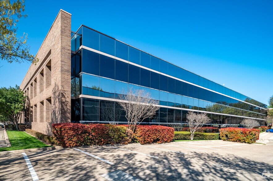 More Photos Of 4004 Belt Line Rd, Addison Unknown For Lease