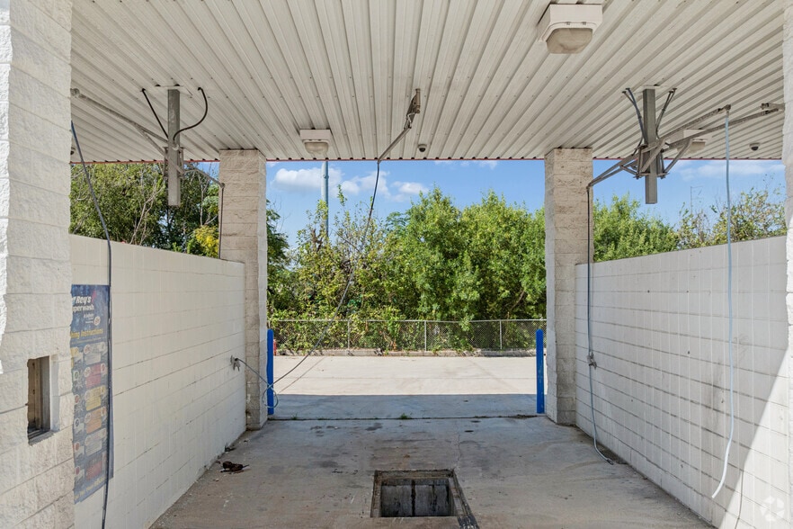 More Photos Of 4950 Evers Rd, San Antonio Carwash For Sale