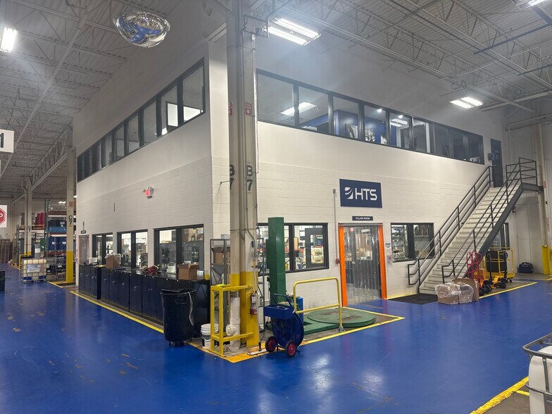 More Photos Of 2000 E 196th St N, Westfield Warehouse For Lease