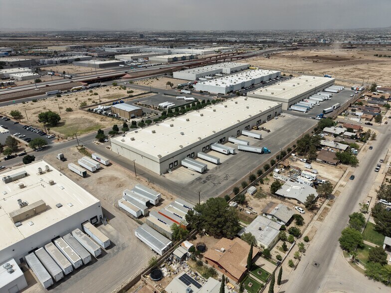 More Photos Of 445 Pan American Dr, El Paso Warehouse For Lease