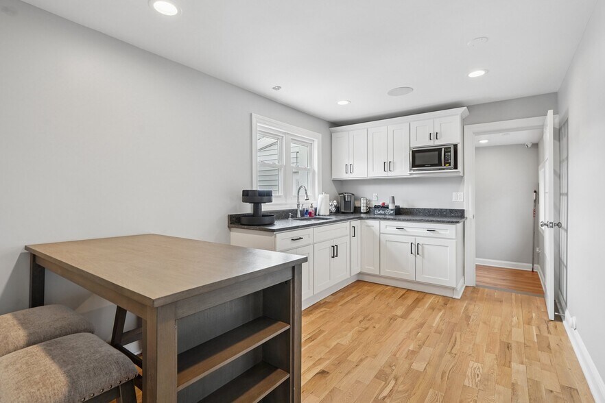 More Photos Of 1018 Mountain Ave, Mountainside Office For Sale