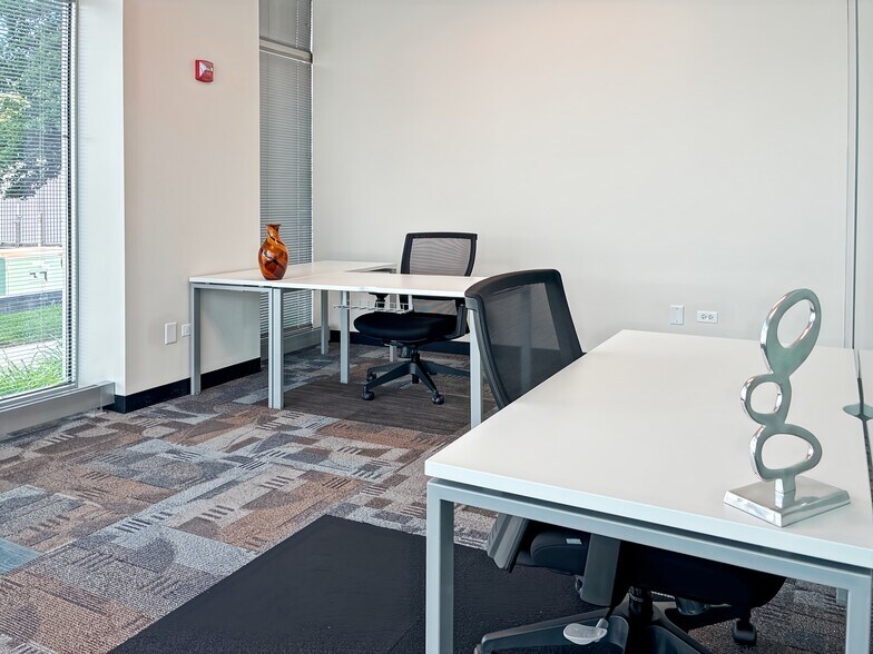 More Photos Of 5400 Prairie Stone Pkwy, Hoffman Estates Coworking Space