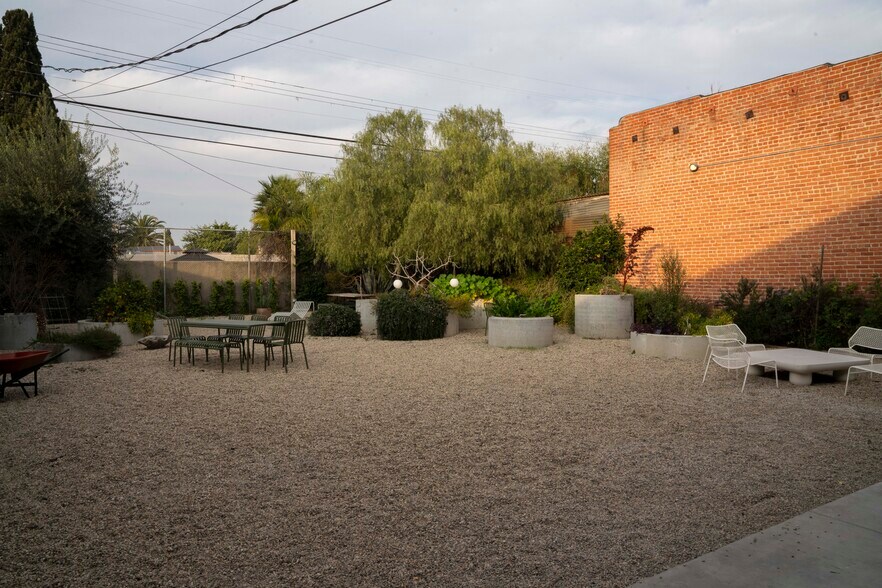 More Photos Of 4745 W Washington Blvd, Los Angeles Storefront Retail Office For Sale