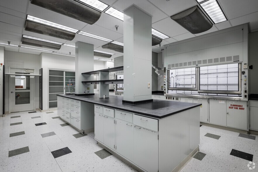 More Photos Of 1041 Route 202/206, Bridgewater Unknown For Lease