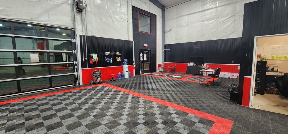 More Photos Of 2020 N Last Chance Gulch, Helena Light Distribution For Sale