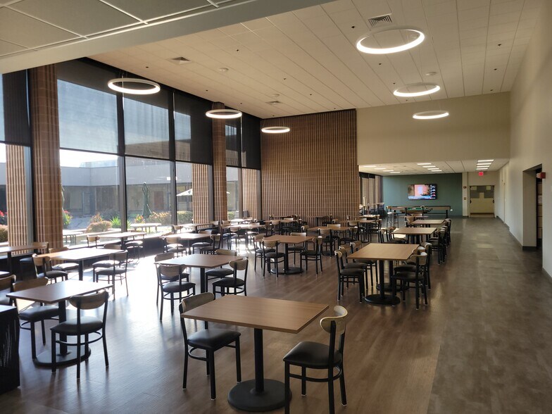 More Photos Of 175 Addison Rd, Windsor Flex For Lease