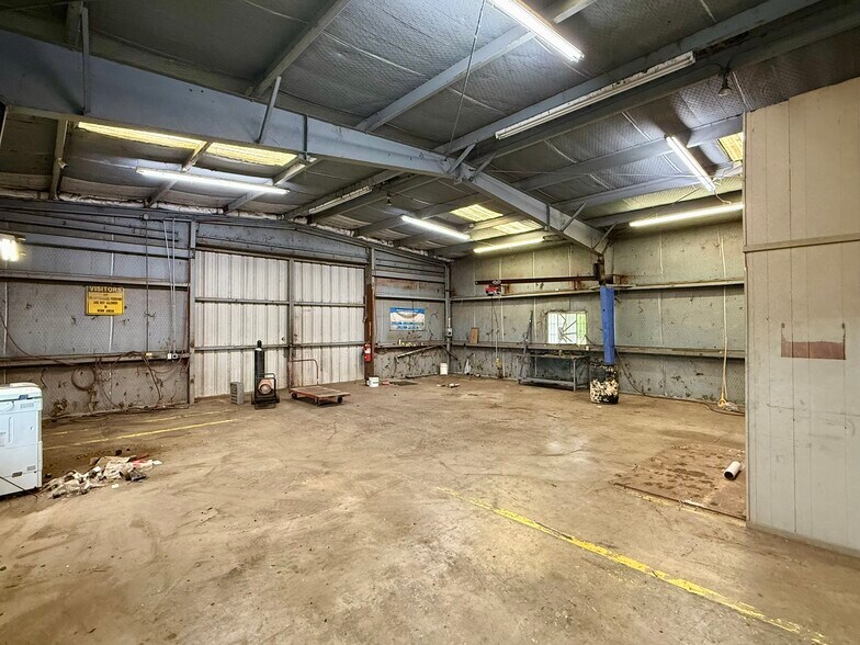 More Photos Of 520 S Gulf St, Alice Industrial For Sale