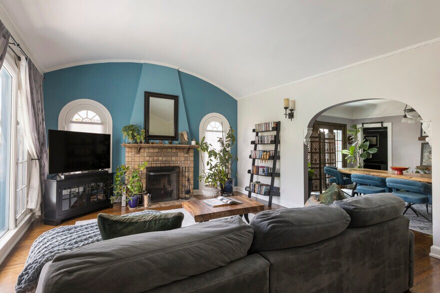 More Photos Of 1569 S Orange Grove Ave, Los Angeles Apartments For Sale