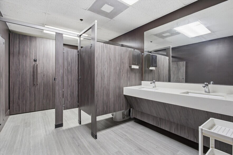 More Photos Of 10880 NW 30th St, Doral Warehouse For Sale