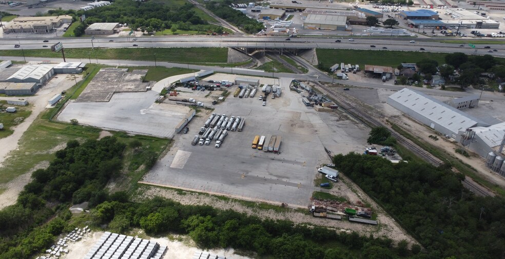 More Photos Of 4735 Emil St, San Antonio Industrial For Lease