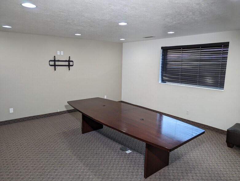 More Photos Of 332 E 3300 S, Salt Lake City Light Distribution For Lease