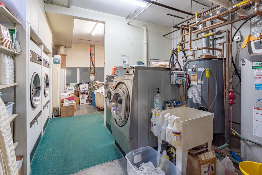 More Photos Of 1202 W Kansas Ave, Garden City Hotel For Sale