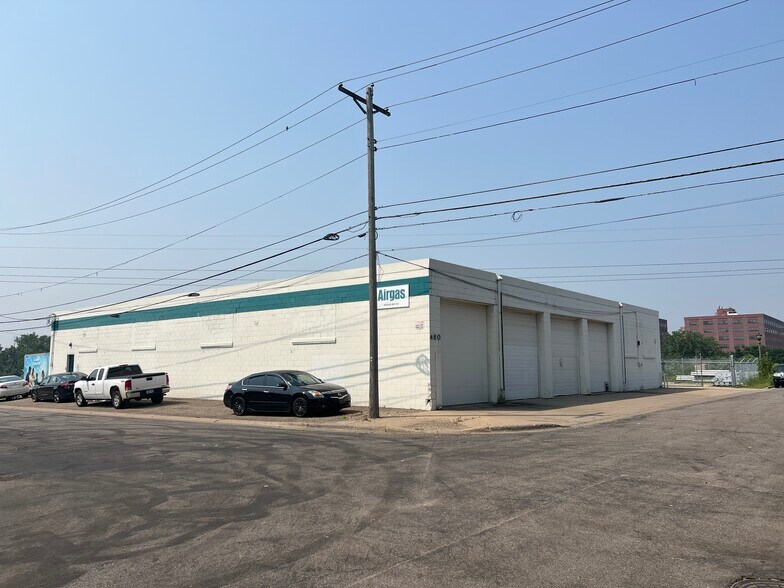 More Photos Of 480 Kenny Rd, Saint Paul Warehouse For Sale