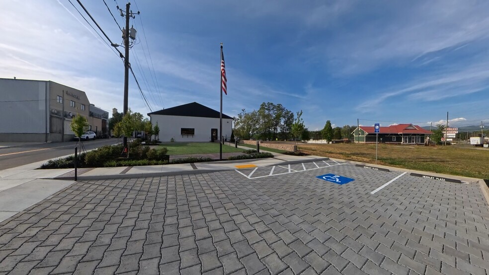 More Photos Of 30 Wall St, Jasper Auto Repair For Lease