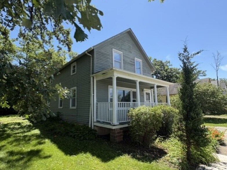 Primary Photo Of 14329 Beacon Ave, Orland Park General Retail For Sale