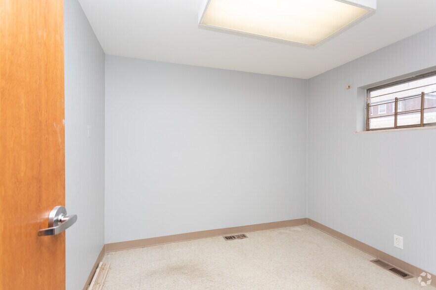 More Photos Of 723 Phillips Ave, Toledo Medical For Lease