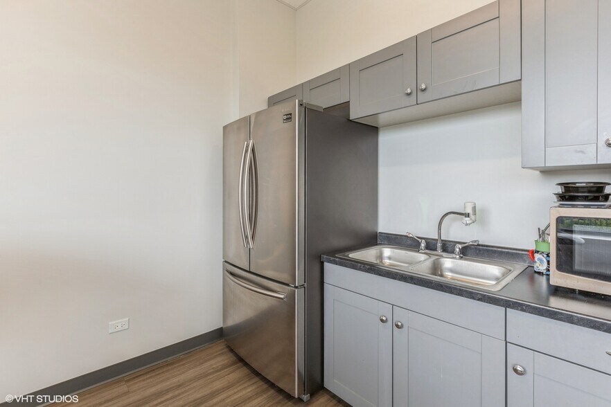 More Photos Of 140 S River St, Aurora Unknown For Lease
