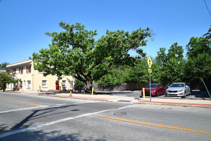 More Photos Of 221 E Princess St, York Office For Sale
