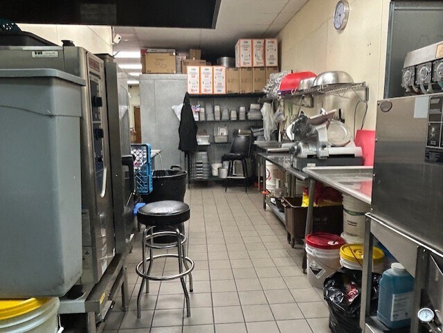 More Photos Of 16000-16118 Boones Ferry Rd, Lake Oswego Restaurant For Sale