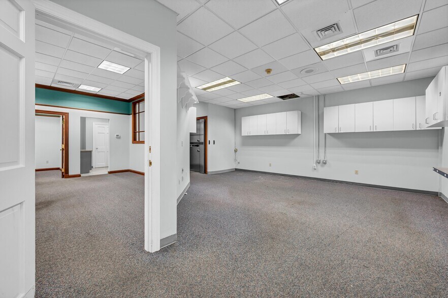 More Photos Of 11 Mile Hill Rd, Newtown Office For Sale