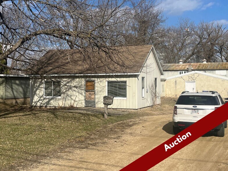Primary Photo Of N3830 River Rd, Columbus Light Manufacturing For Sale