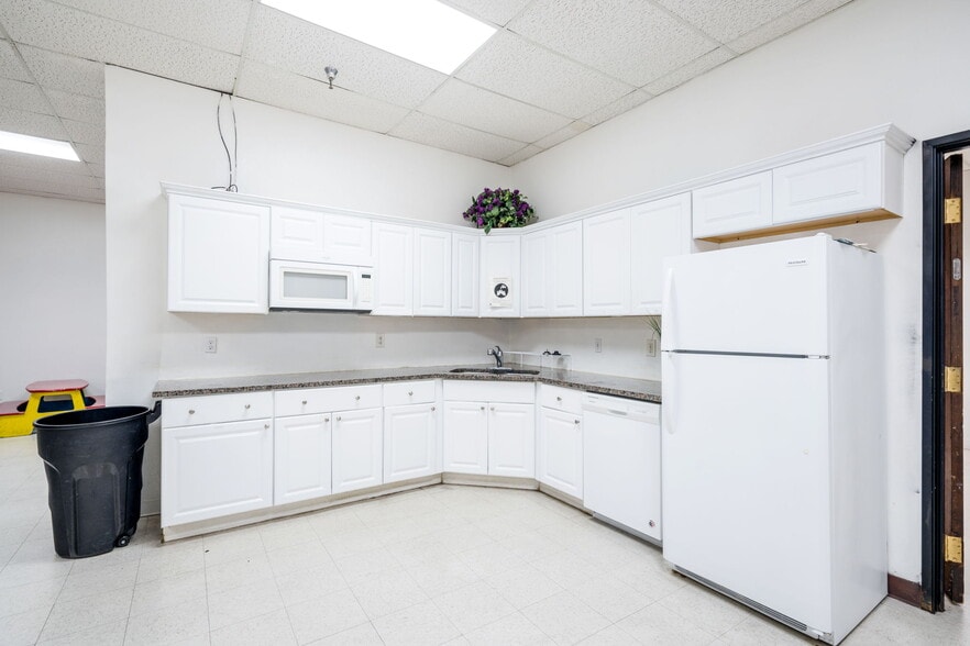 More Photos Of 903 W Parker Rd, Plano Schools For Sale