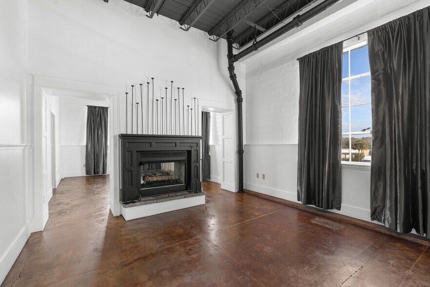 More Photos Of 939 N Magnolia Ave, Ocala Freestanding For Sale