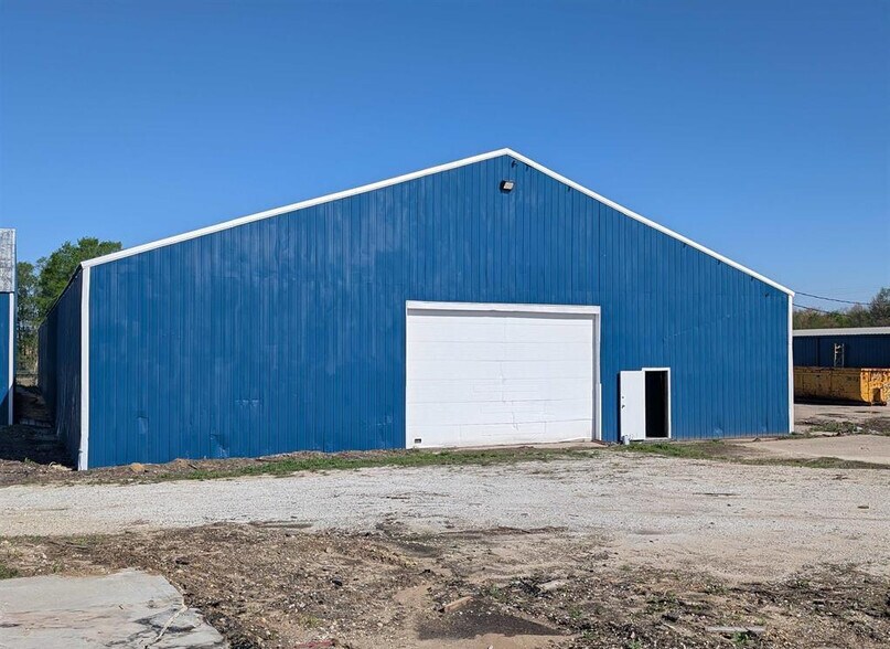 More Photos Of 8727 Arenzville Rd, Beardstown Warehouse For Sale