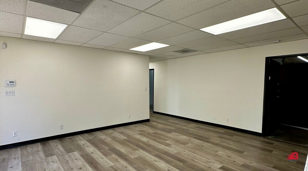 More Photos Of 9851 Owensmouth Ave, Chatsworth Warehouse For Lease