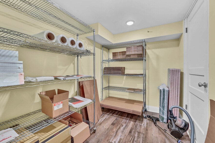 More Photos Of 1758 Memorial Dr, Clarksville Medical For Lease