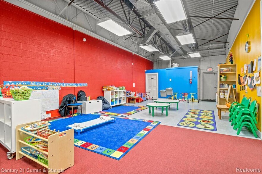 More Photos Of 27500-27520 Joy Rd, Livonia Freestanding For Lease