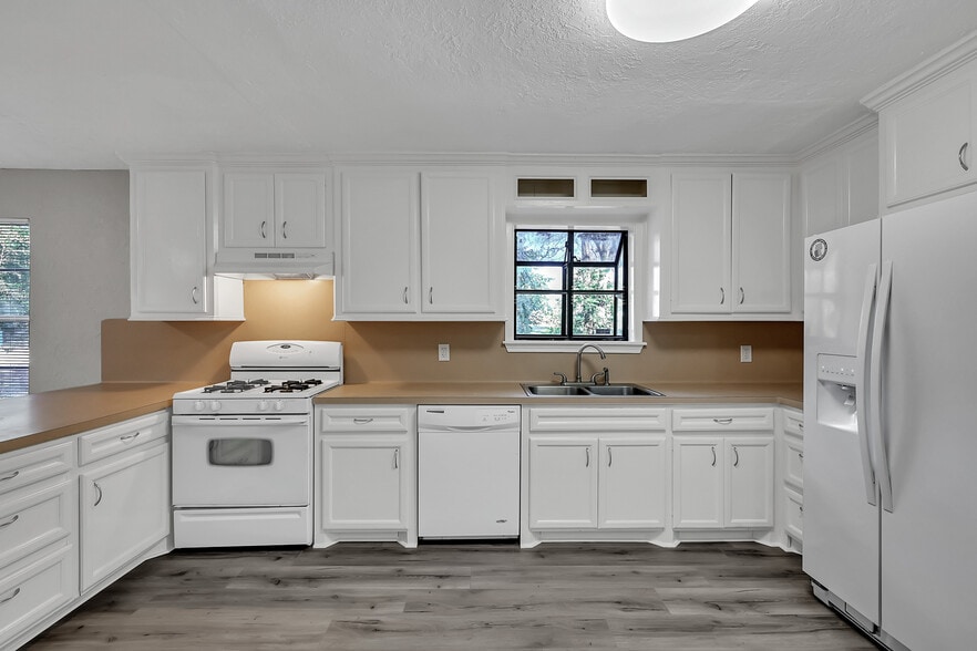 More Photos Of 29806 Lazy Ln, Spring Office Residential For Lease