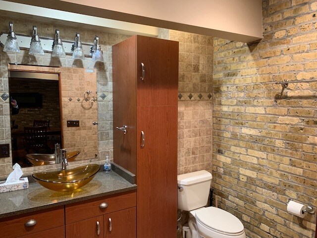 More Photos Of 2726 63rd St, Kenosha Office Residential For Sale