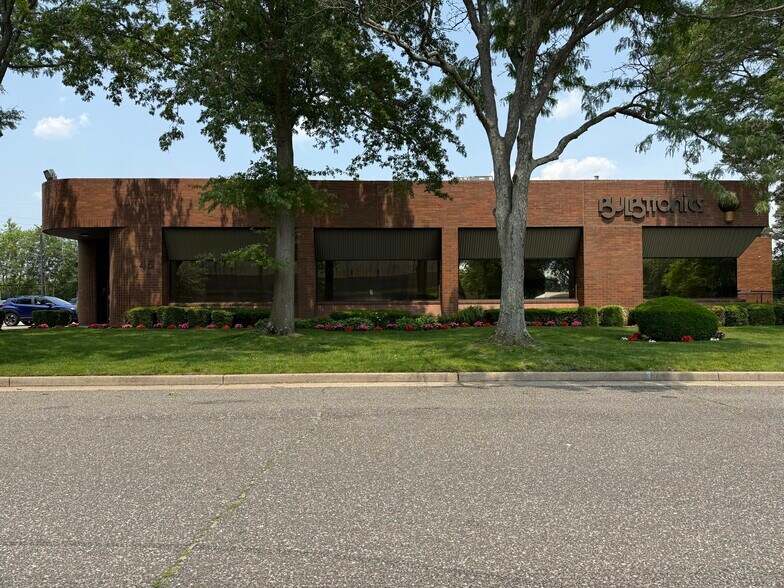 More Photos Of 45 Banfi Plz, Farmingdale Warehouse For Sale