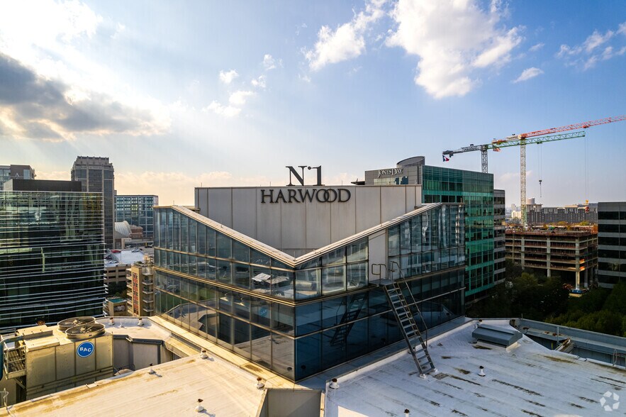 More Photos Of 2651 N Harwood St, Dallas Office For Lease